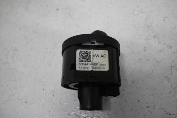 COMMODO VW/ SKODA( PHARE UNIQUEMENT ) - Vue 3